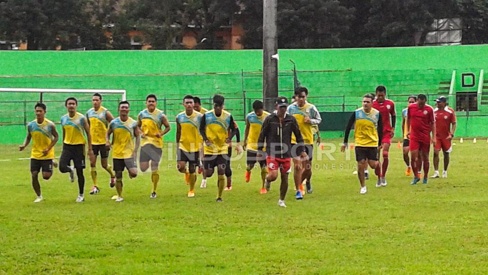 Pasca%20bergabungnya%20dua%20punggawa%20baru%2C%20Arema%20Cronus%20bersiap%20menjalani%20serangkaian%20jadwal%20pra%20musim%20yang%20cukup%20padat%20dalam%20dua%20bulan%20ke%20depan%2C%20Sabtu%20%2830-01-16%29.
